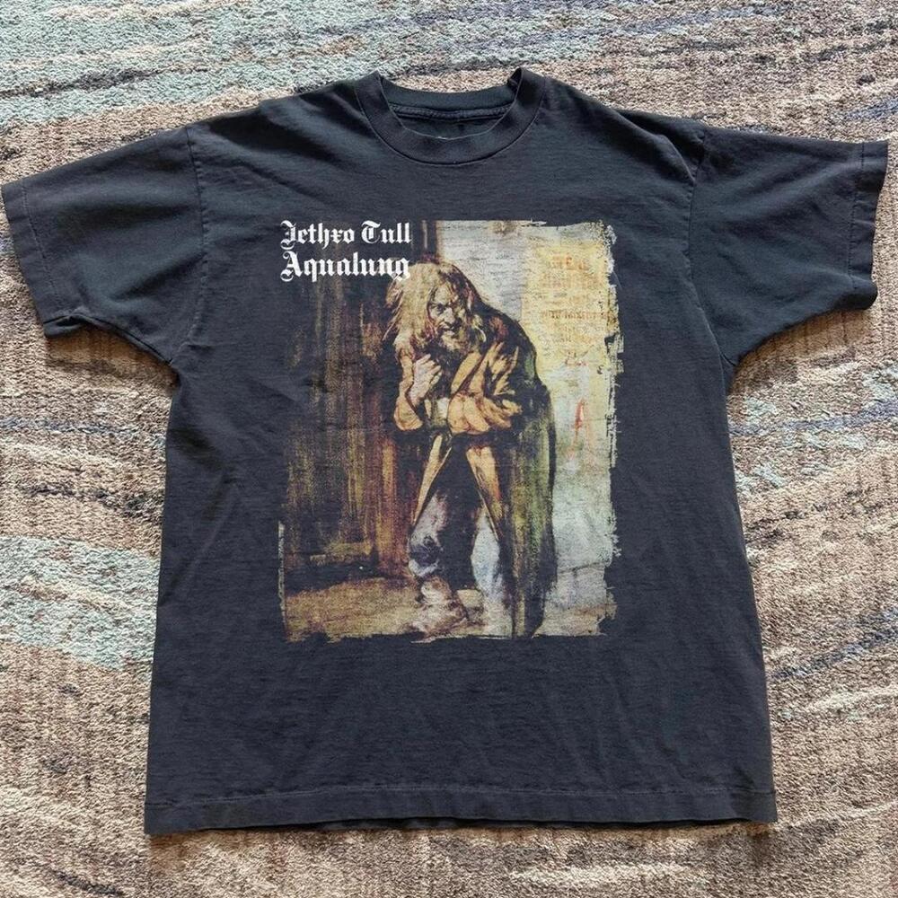 Gildan Men Black T-Shirt, Jethro Tull Aqualung Black T-Shirt
